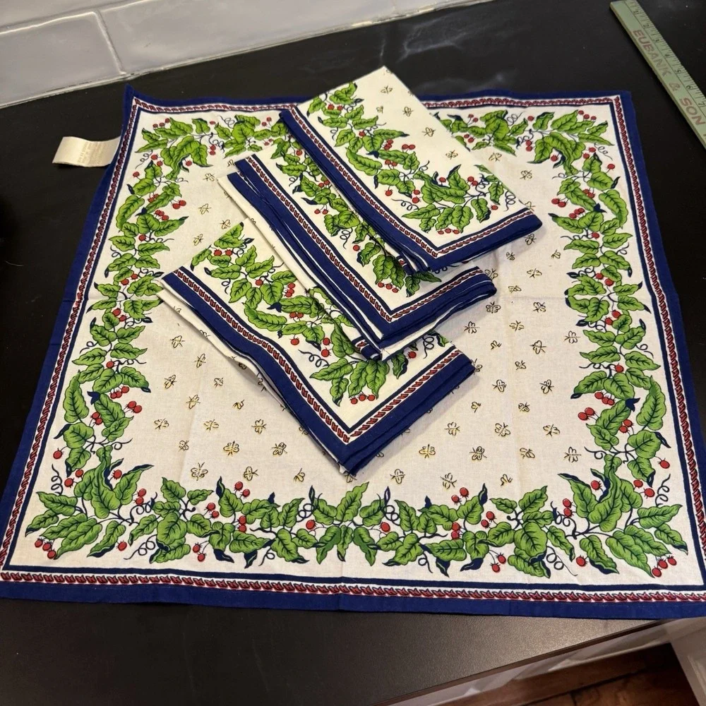 Williams‎ Sonoma Provence butterflies berries & leave Blue Trim Set of 4 Napkins